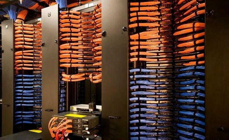 服務器托管中，物理安全具體包含哪些措施？